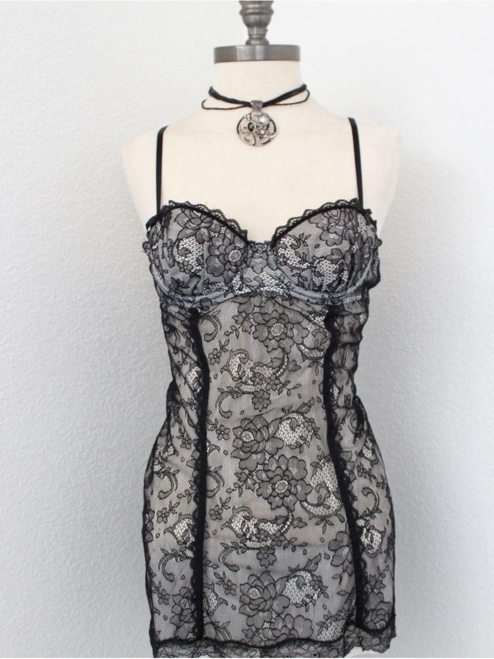Y2k vintage 2000’s Victoria’s Secret black floral lace lingerie negligée slip